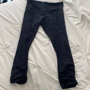 Lululemon leggings side pockets and synched ankles